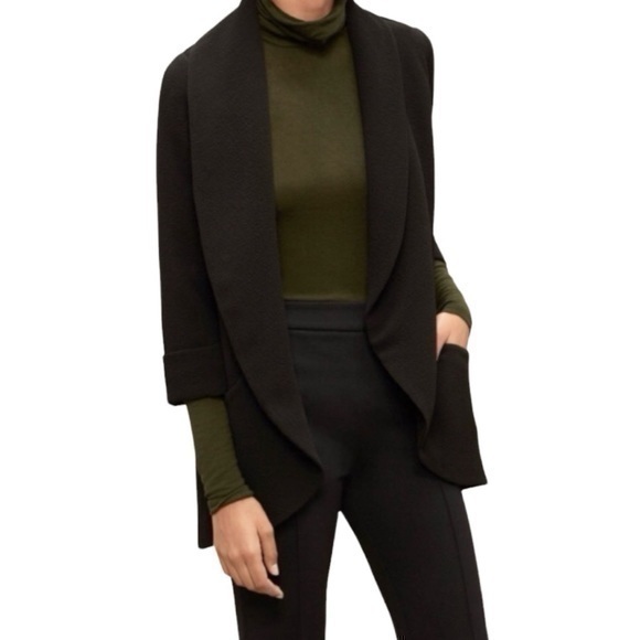 Aritzia Jackets & Blazers - Aritzia Blazer